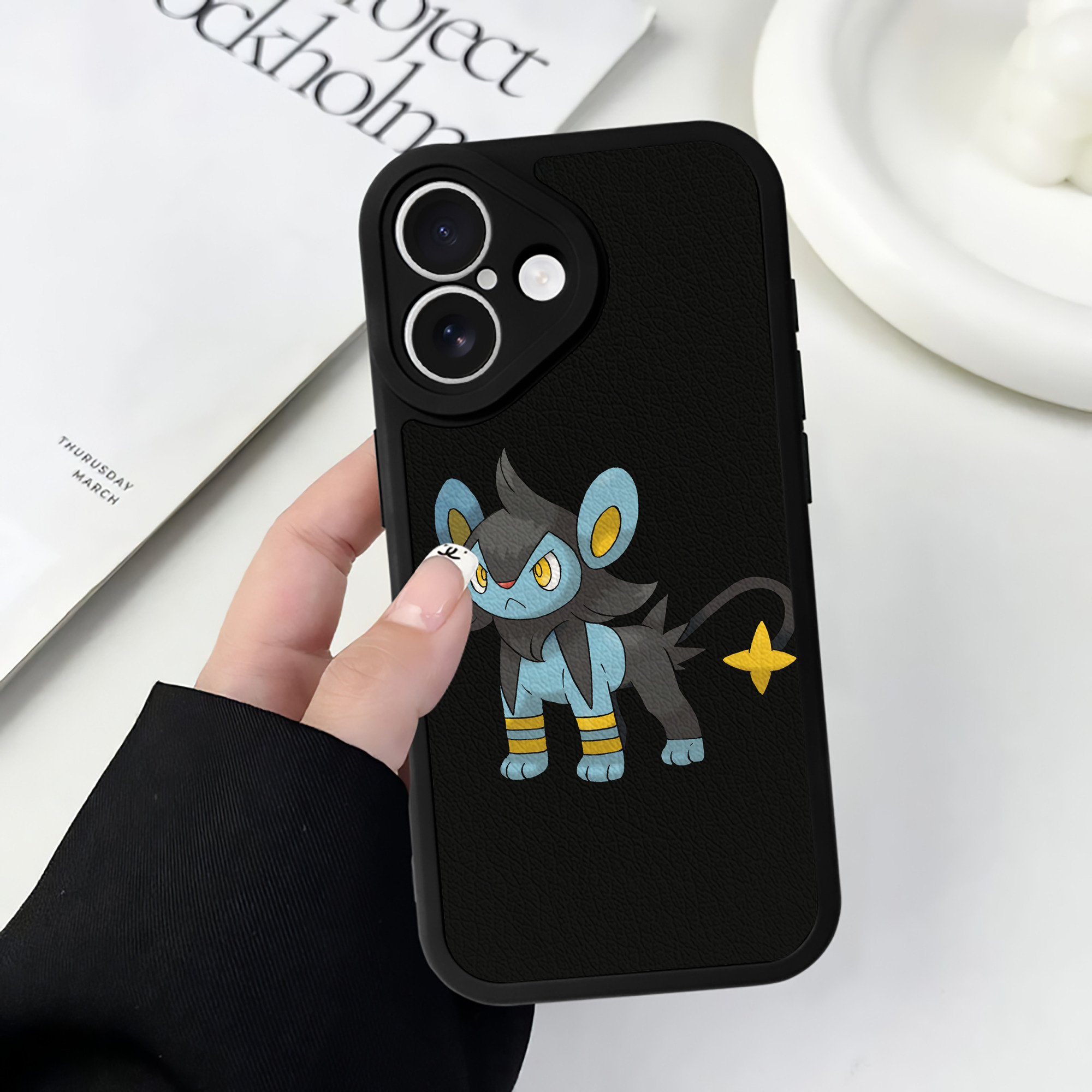 （画像用） ポケットモンスター Pokémon 【iPhone 16シリーズ対応】シリコンスマホケース（レザー調） 材質：シリコン